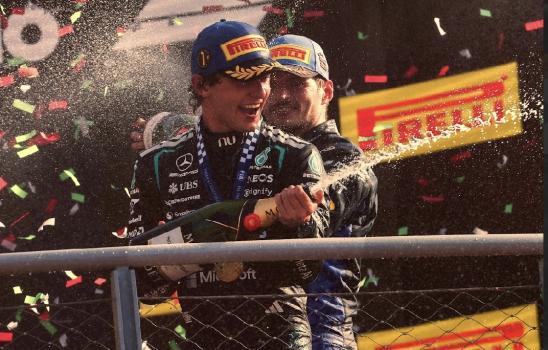 Kimi Antonelli celebra la grande vittoria a Monza